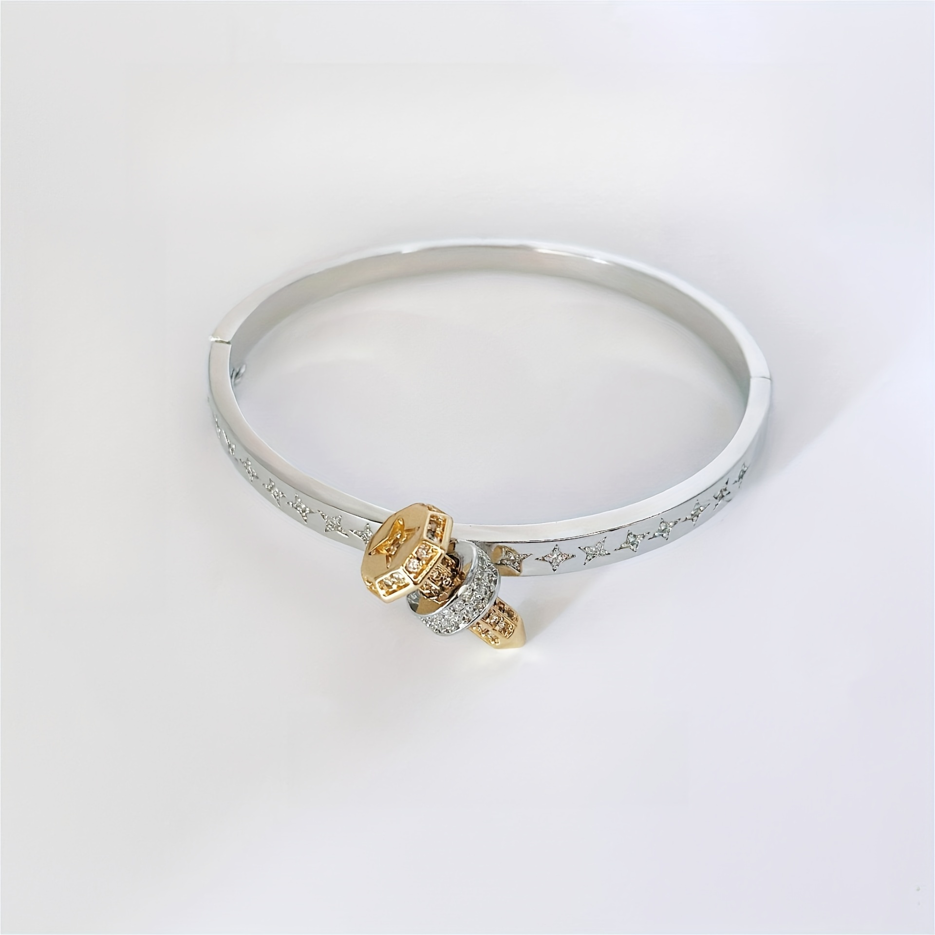 Sparkling Nail-shaped Fashionable Bracelet